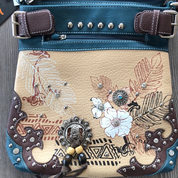 🌟HOST PICK🌟🌺NEW🌺 crossbody bag - Picture 2 of 4